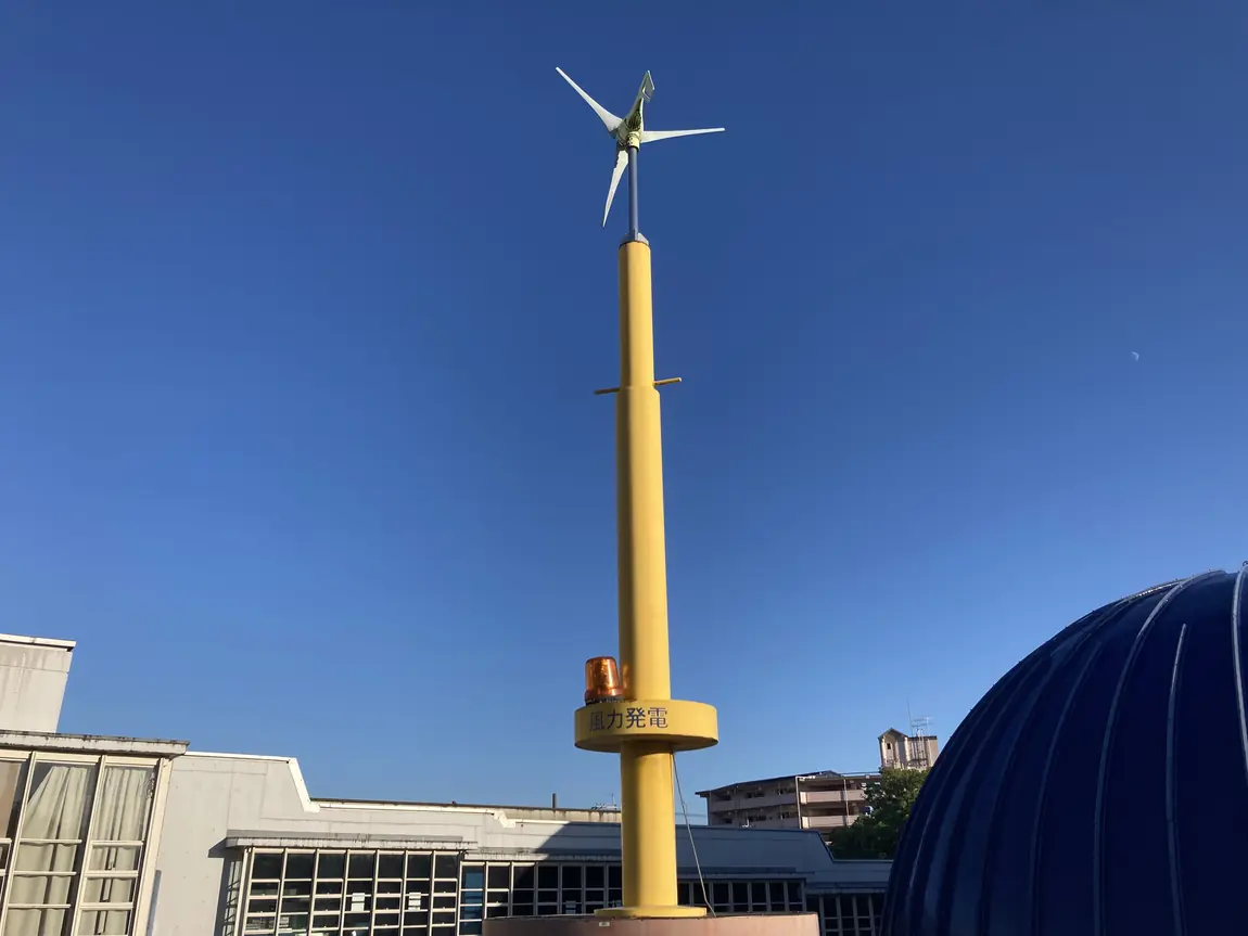 Outdoor wind turbine marked 風力発電 (wind power generation)